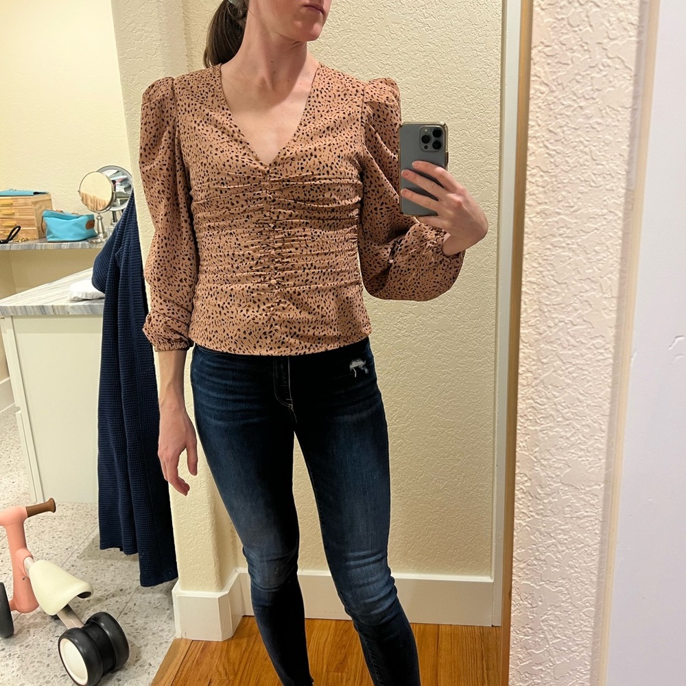 Astr Spotted Puff Sleeve Blouse in Brown